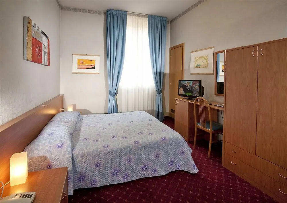 Hotel Donatello Bolonha 3*,