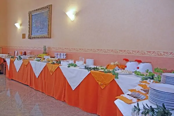 Hotel Donatello Bolonha 3*,