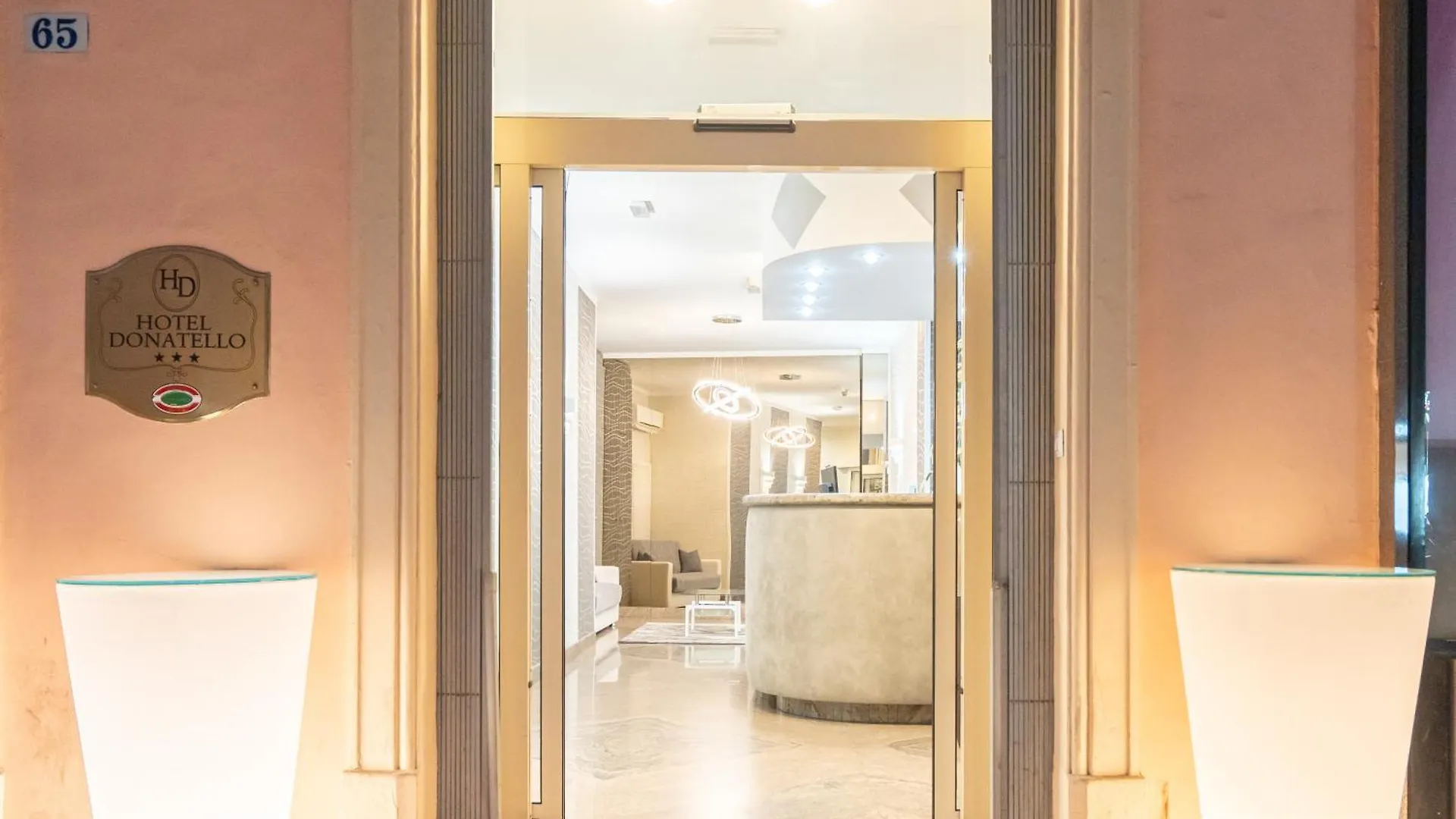 Hotel Donatello Bolonia 3*,