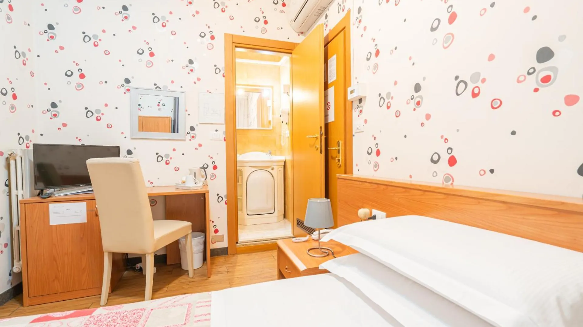Hotel Donatello Bolonia